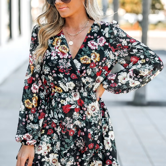 NEW CUPSHE V BECK FLORAL WRAP RUFFLE DRESS - Picture 2 of 8